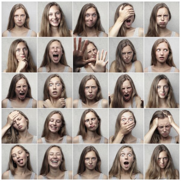 Ruhiges Porträt mit geschlossenen Augen – Symbolbild zum Blogbeitrag über das Verstehen und Regulieren von Emotionen